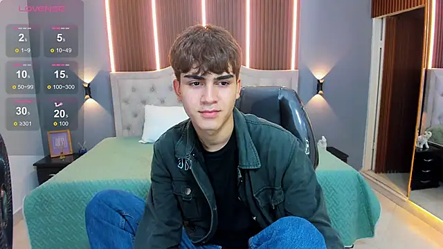 Tommy18   online show from September 11, 2025, 3:39 am