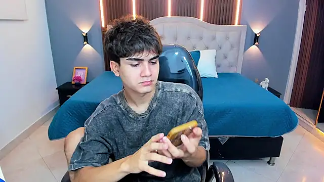 Tommy18   online show from January 17, 2026, 3:33 am