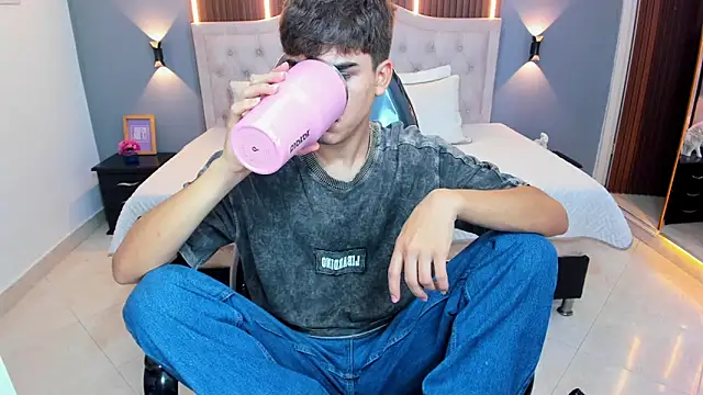 Tommy18   online show from February 21, 2026, 3:29 am