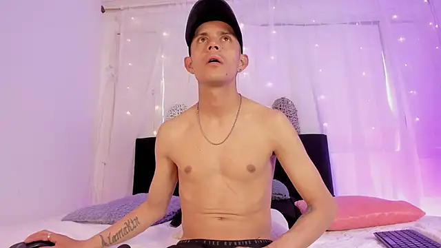 Bonny and carrot online show from November 19, 2025, 7:14 pm