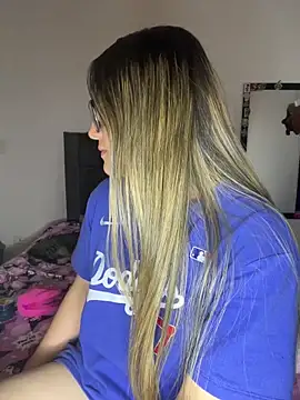 Snapshot of LunaShine_ chatting on September 28, 2025, 1:33 am LunaShine online show from September 28, 2025, 1:33 am