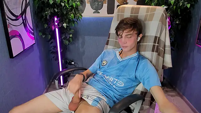 John Weasley online show from September 13, 2025, 8:19 pm