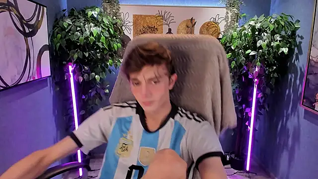 John Weasley online show from September 27, 2025, 8:19 am