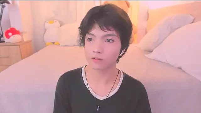 AllanYong18 online show from February 11, 2026, 1:27 pm