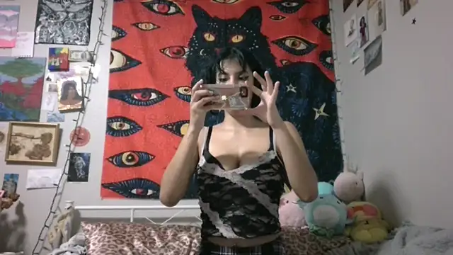 Snapshot of Rubyred2369 chatting on January 12, 2025, 12:39 am Rubyred2369 online show from January 12, 2025, 12:39 am