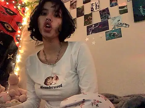 Snapshot of Rubyred2369 chatting on January 24, 2025, 12:20 am Rubyred2369 online show from January 24, 2025, 12:20 am