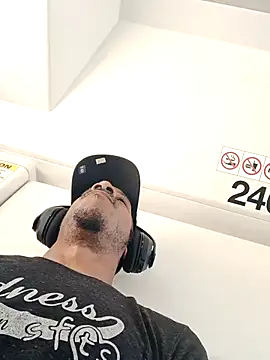 MrDaddyBbSnake online show from October 4, 2025, 7:56 pm