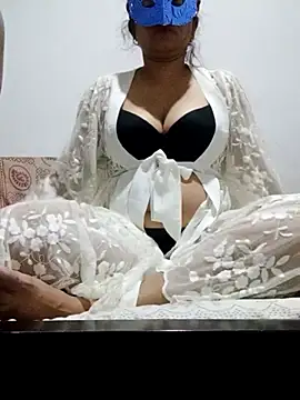 Snapshot of Queen_princes chatting on March 2, 2025, 4:42 pm Queen princes online show from March 2, 2025, 4:42 pm