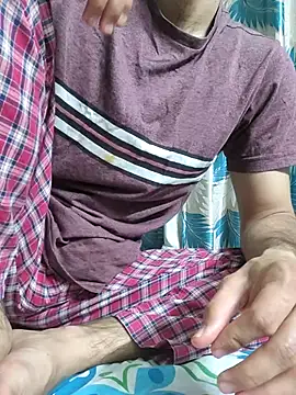 TOPMOON001 online show from March 19, 2026, 7:07 pm