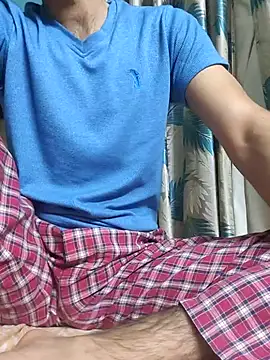 TOPMOON001 online show from April 15, 2026, 7:32 pm