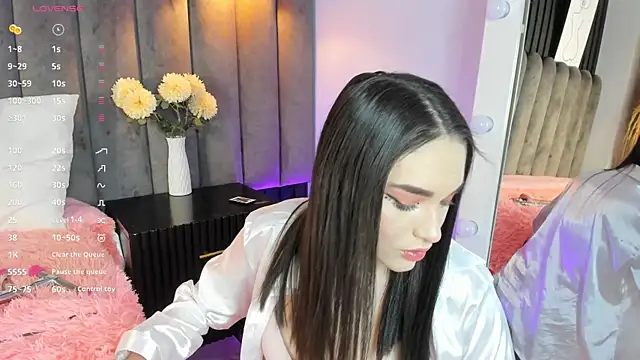 chelsea bolton  online show from September 12, 2025, 1:00 pm