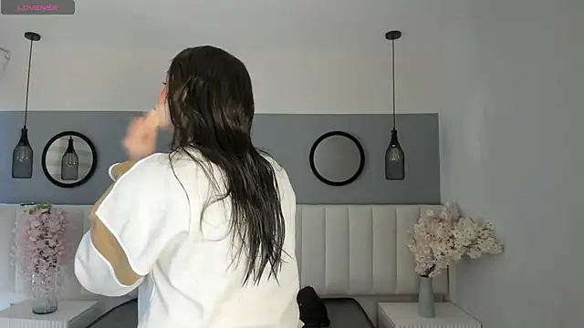 chelsea bolton  online show from February 26, 2026, 12:15 pm