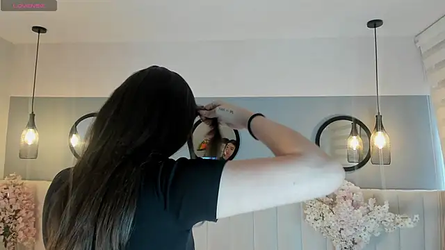 chelsea bolton  online show from April 9, 2026, 12:21 pm