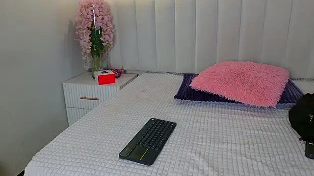 chelsea bolton  online show from July 5, 2026, 12:12 pm