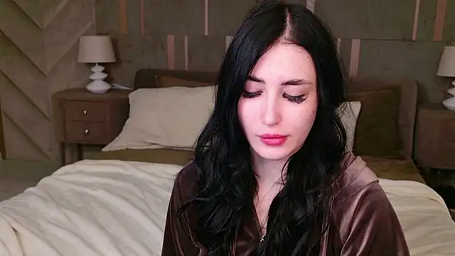 EmmaLawrens online show from September 13, 2025, 3:45 pm