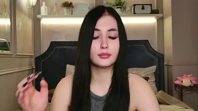 EmmaLawrens online show from September 18, 2025, 4:09 pm