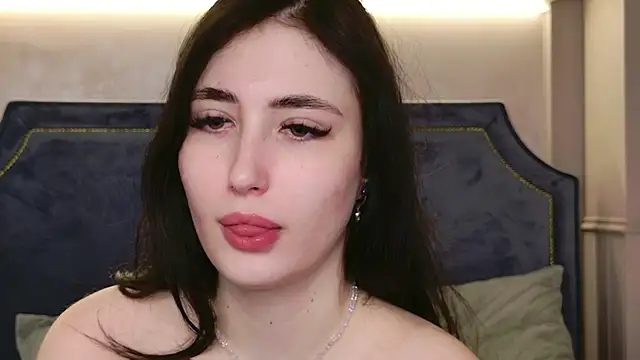 EmmaLawrens online show from March 6, 2026, 10:45 am