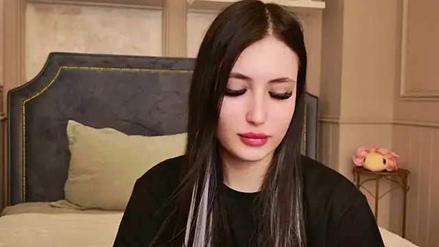 EmmaLawrens online show from April 2, 2026, 10:46 am