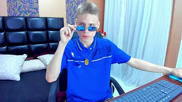 Snapshot of blondie_lover69 chatting on February 6, 2025, 8:56 pm blondie lover69 online show from February 6, 2025, 8:56 pm
