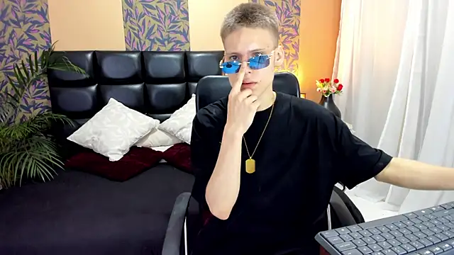 Snapshot of blondie_lover69 chatting on February 15, 2025, 7:28 pm blondie lover69 online show from February 15, 2025, 7:28 pm
