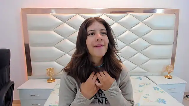 Snapshot of MiaQueen021 chatting on January 29, 2025, 12:13 pm MiaQueen021 online show from January 29, 2025, 12:13 pm