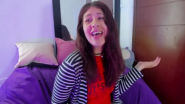 Snapshot of MiaQueen021 chatting on September 19, 2025, 2:40 pm MiaQueen021 online show from September 19, 2025, 2:40 pm