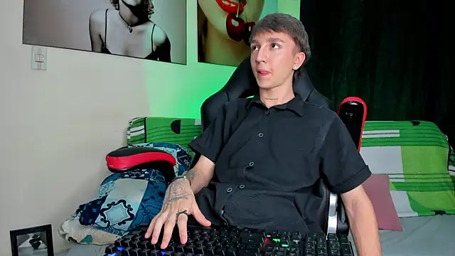 Snapshot of jeremy_salvatore chatting on January 20, 2025, 6:21 am jeremy salvatore online show from January 20, 2025, 6:21 am