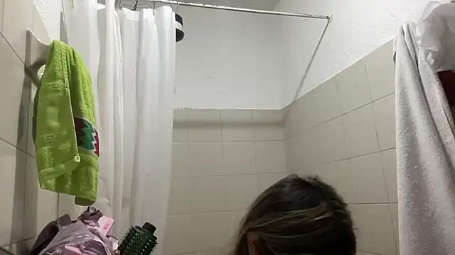 LunaBeya online show from March 7, 2026, 12:35 pm