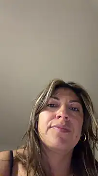 LunaBeya online show from April 6, 2026, 4:21 am