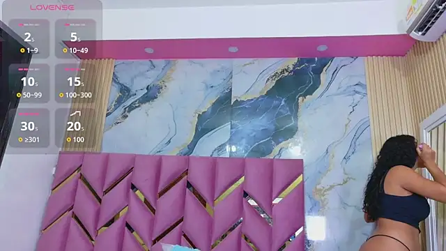 hotiergirl online show from April 13, 2026, 12:21 pm