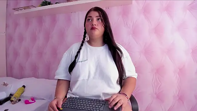 TaniaBellini online show from January 24, 2025, 11:48 am