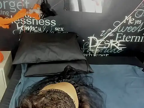 EmmySweett2 online show from October 31, 2025, 2:40 pm