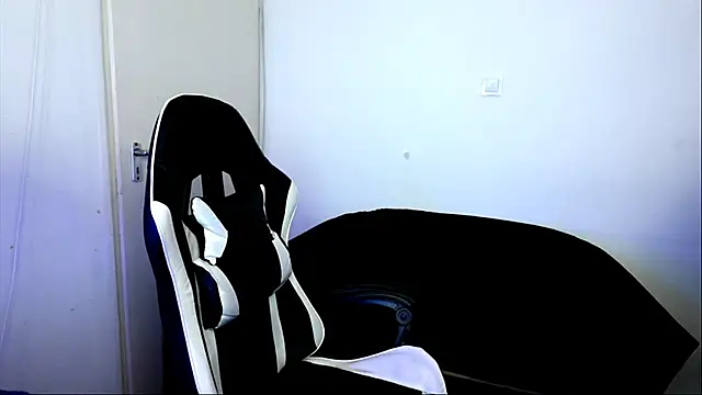 Snapshot of ShyHotNerd chatting on July 28, 2026, 7:39 pm ShyHotNerd online show from July 28, 2026, 7:39 pm