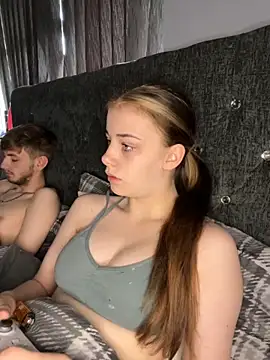 VioletxBlue online show from September 10, 2025, 10:37 am