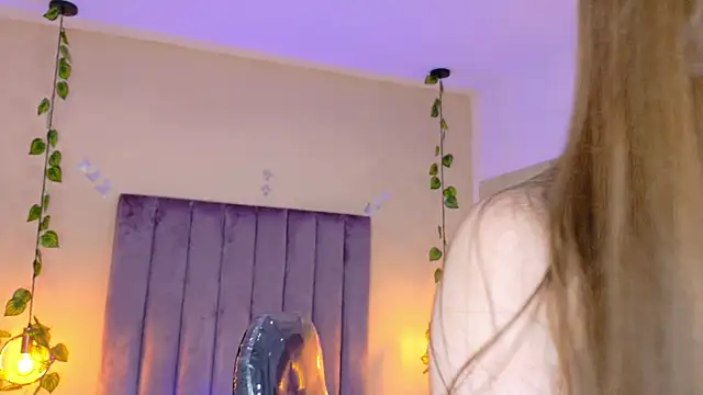 Dahlia Rousse online show from March 27, 2026, 8:26 am