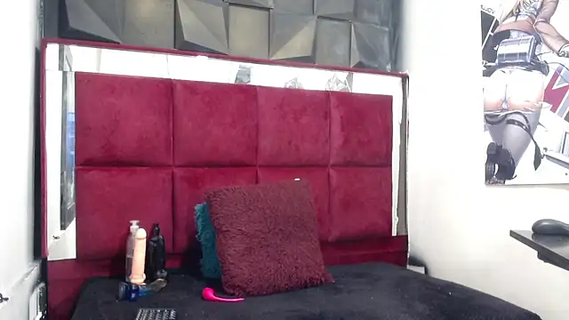 Snapshot of SolEvanss chatting on October 22, 2025, 3:23 pm SolEvanss online show from October 22, 2025, 3:23 pm