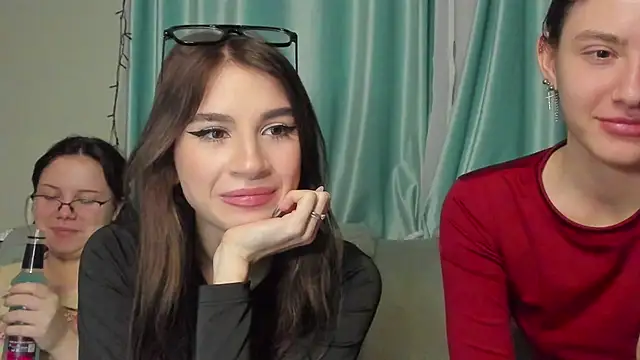 Snapshot of honey_love_honeyy chatting on January 23, 2025, 3:43 pm honey love honeyy online show from January 23, 2025, 3:43 pm