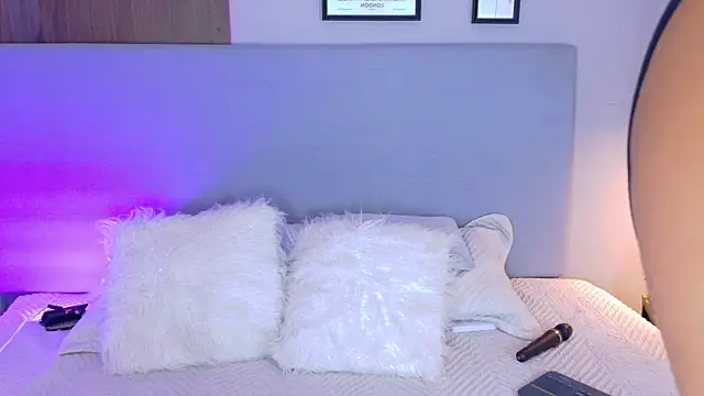 AlynAllen online show from November 21, 2025, 7:23 pm