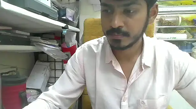 cute modell online show from January 13, 2025, 12:13 pm