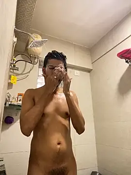 cute modell online show from February 9, 2025, 9:47 am