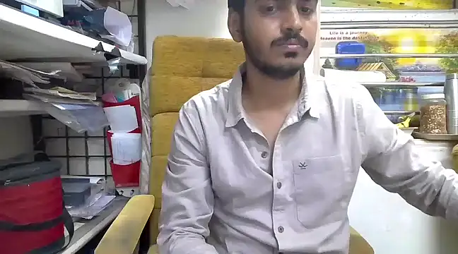 cute modell online show from March 22, 2025, 12:04 pm