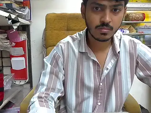 cute modell online show from September 29, 2025, 12:21 pm