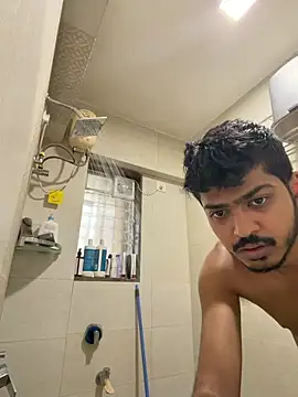 cute modell online show from January 7, 2026, 5:32 am