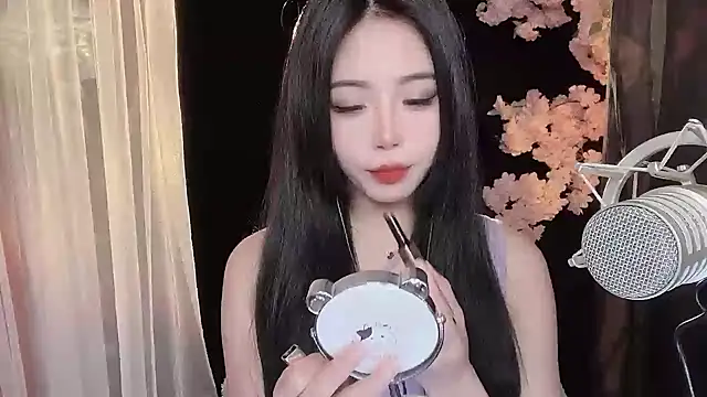 ying-love520 online show from February 3, 2025, 2:34 pm