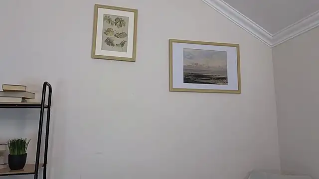 Snapshot of Bonnie_White chatting on February 17, 2025, 1:10 pm Bonnie White online show from February 17, 2025, 1:10 pm