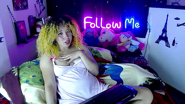 temptation-x online show from May 5, 2026, 2:08 am