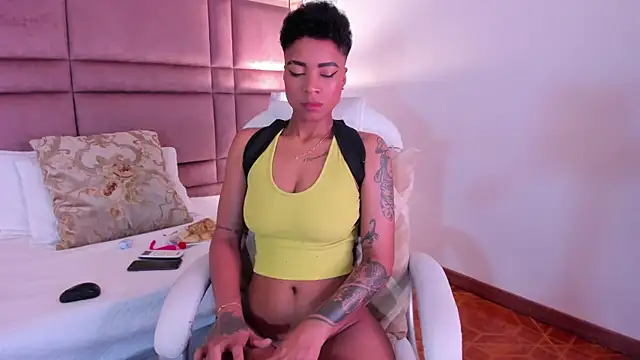 LuciaWallace online show from March 13, 2025, 9:48 pm