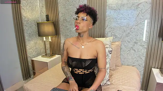 LuciaWallace online show from June 27, 2026, 9:20 pm