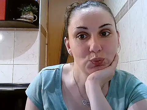 Yuliia30 online show from April 9, 2026, 6:24 pm