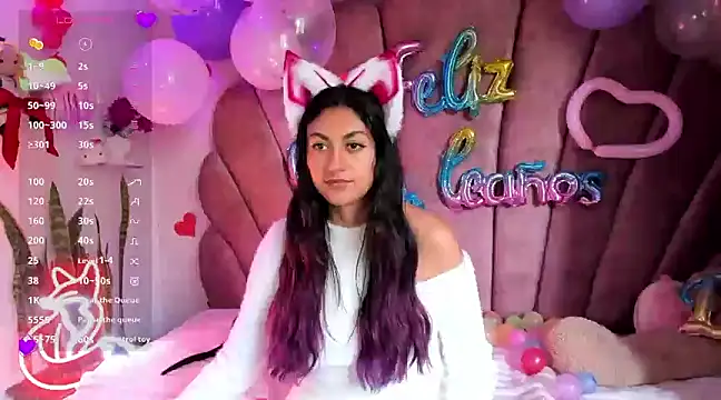 sweetfoxy 17 online show from February 18, 2025, 3:54 pm